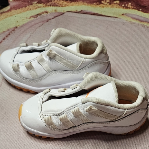 Jordan Retro 2(toddler) - Picture 4 of 10